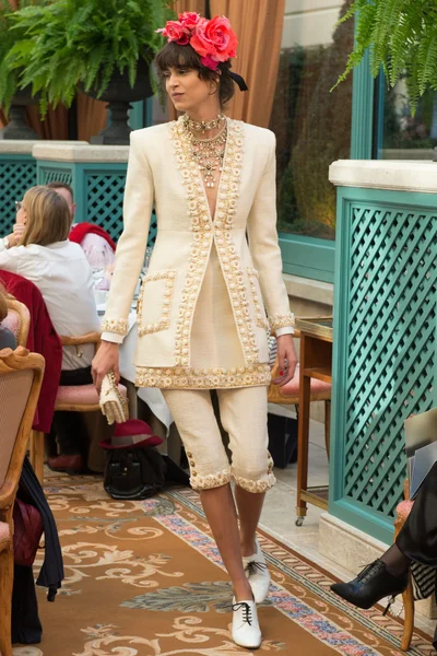 Look 2